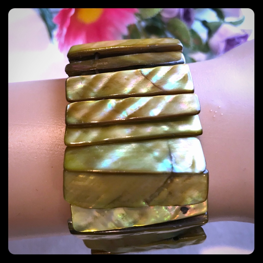 Sandy yellow sea grass stretch bracelet.